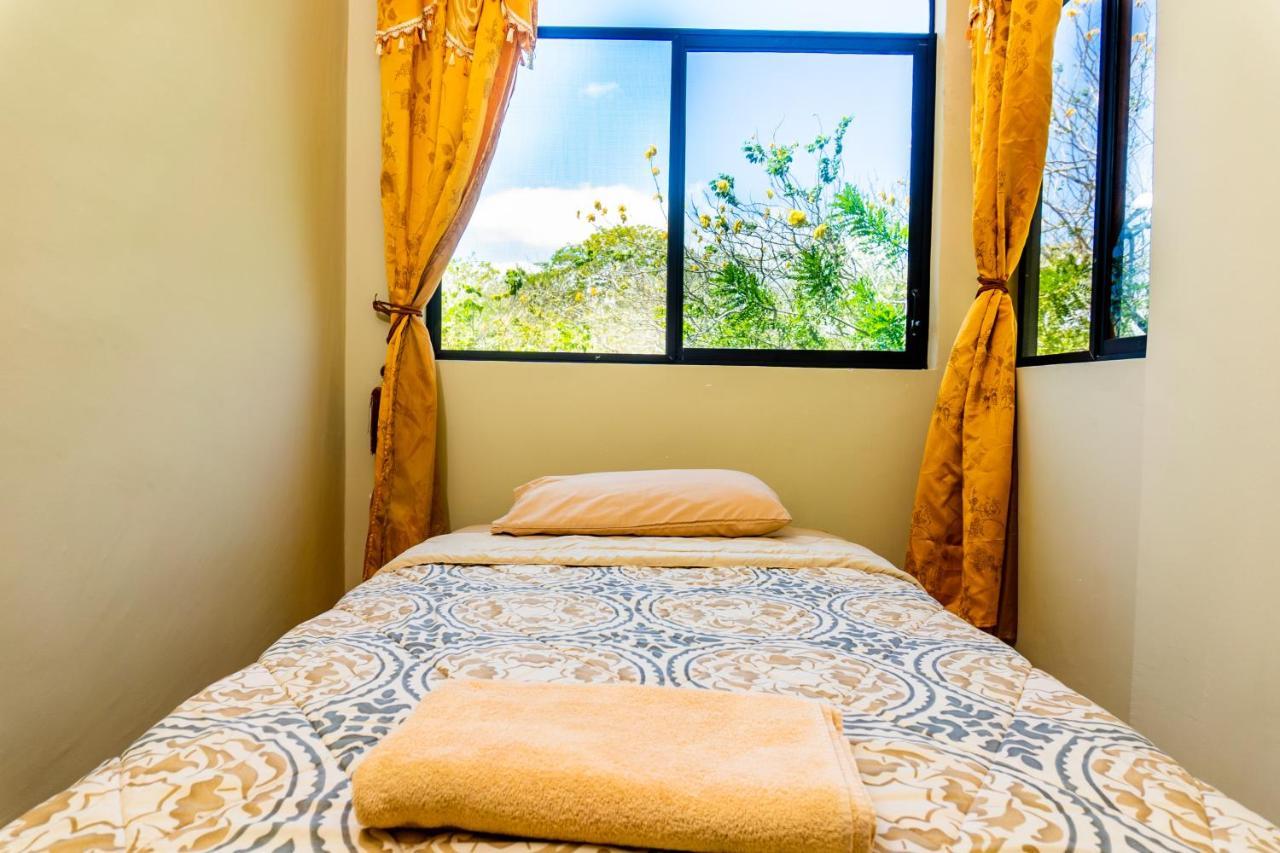 Cucuve Eco Hostal Puerto Baquerizo Moreno Kültér fotó
