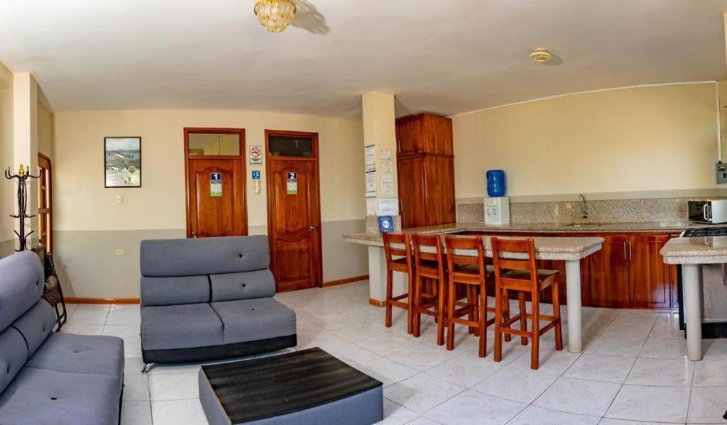 Cucuve Eco Hostal Puerto Baquerizo Moreno Kültér fotó